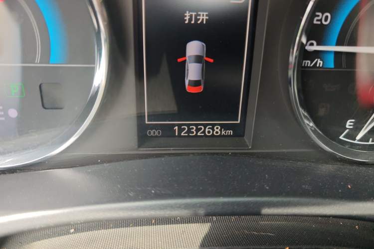 Used Toyota Levin 2017 Revised Dual-Engine 1.8H GS E-CVT Elite Sunroof Version China V Standard Odometer Close Up