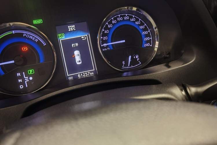 Used Toyota Levin 2017 Revised Dual-Engine 1.8H GS E-CVT Elite Sunroof Version China VI Standard Odometer Close Up