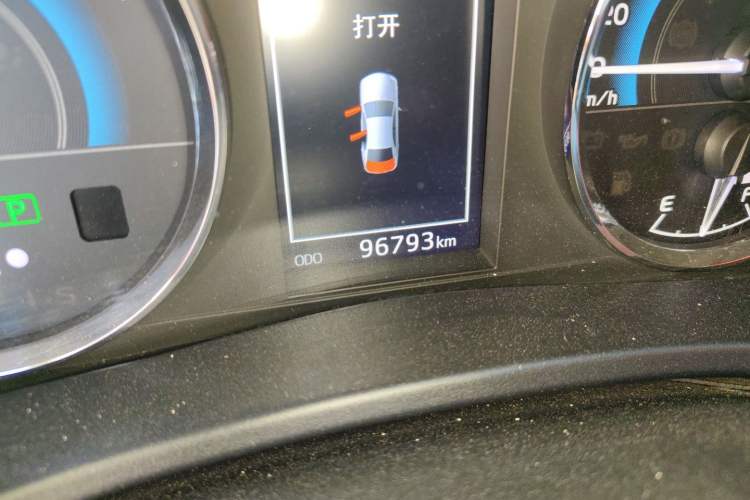 Used Toyota Levin 2017 Revised Dual-Engine 1.8H GS E-CVT Elite Sunroof Version China V Standard Odometer Close Up