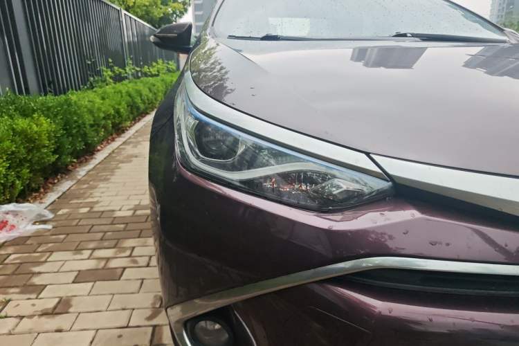 Used Toyota Levin 2017 Revised Dual-Engine 1.8H GS E-CVT Elite Sunroof Version China V Standard Right Front Headlight