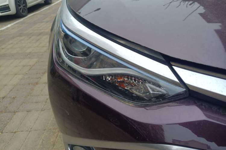 Used Toyota Levin 2017 Revised Dual-Engine 1.8H GS-L E-CVT Leading Edition China V Standard Right Front Headlight