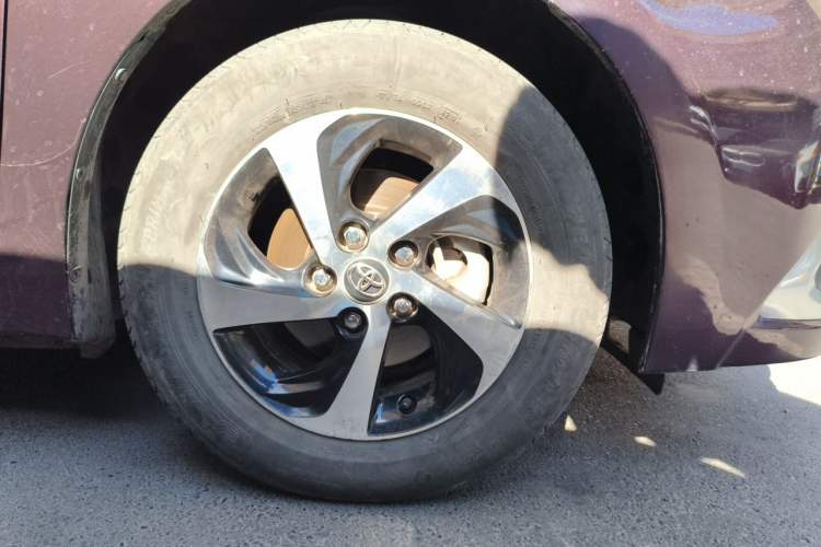 Used Toyota Levin 2017 Revised Dual-Engine 1.8H GS E-CVT Elite Sunroof Version China V Standard Right Front Wheel Hub