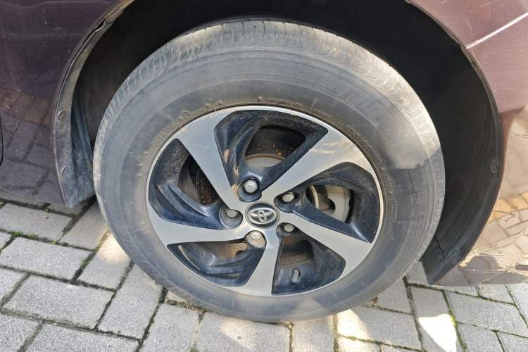 Used Toyota Levin 2017 Revised Dual-Engine 1.8H GS E-CVT Elite Sunroof Version China V Standard Right Front Wheel Hub