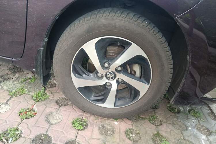 Used Toyota Levin 2017 Revised Dual-Engine 1.8H GS E-CVT Elite Sunroof Version China V Standard Right Front Wheel Hub