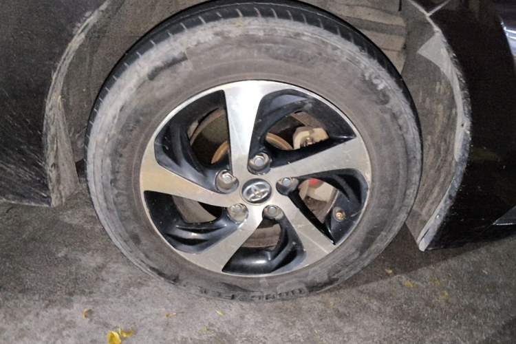 Used Toyota Levin 2017 Revised Dual-Engine 1.8H GS E-CVT Elite Sunroof Version China V Standard Right Front Wheel Hub
