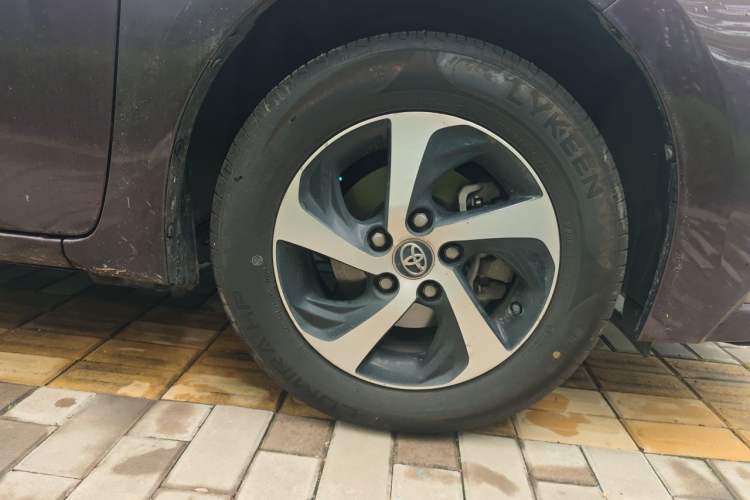 Used Toyota Levin 2017 Revised Dual-Engine 1.8H GS E-CVT Elite Sunroof Version China V Standard Right Front Wheel Hub