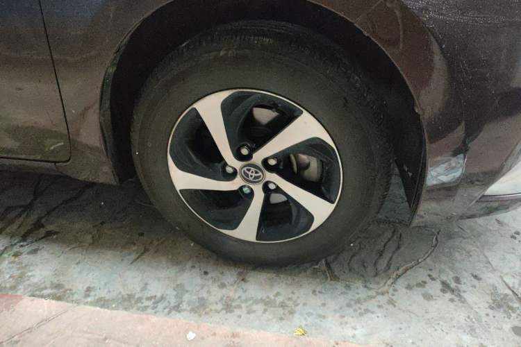 Used Toyota Levin 2017 Revised Dual-Engine 1.8H GS E-CVT Elite Sunroof Version China V Standard Right Front Wheel Hub