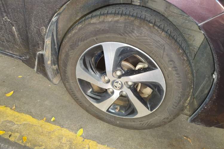 Used Toyota Levin 2017 Revised Dual-Engine 1.8H GS E-CVT Elite Sunroof Version China V Standard Right Front Wheel Hub