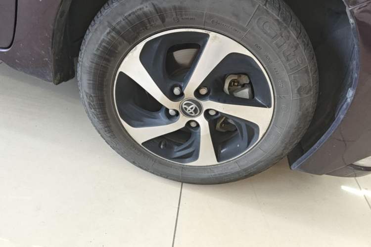 Used Toyota Levin 2017 Revised Dual-Engine 1.8H GS E-CVT Elite Sunroof Version China V Standard Right Front Wheel Hub