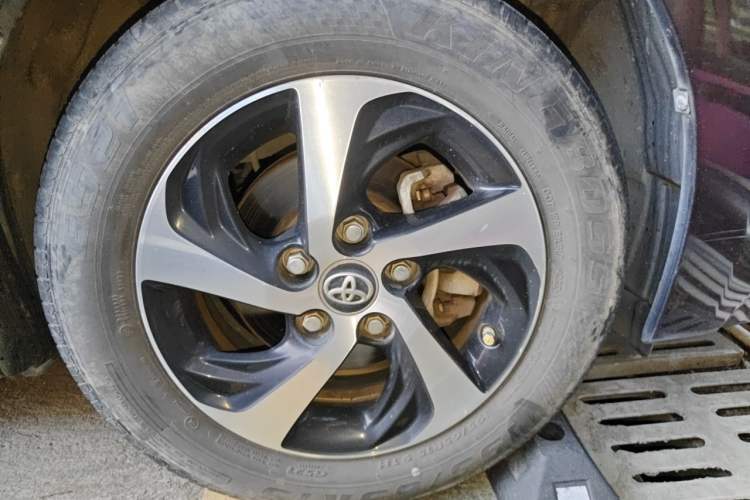 Used Toyota Levin 2017 Revised Dual-Engine 1.8H GS E-CVT Elite Sunroof Version China V Standard Right Front Wheel Hub