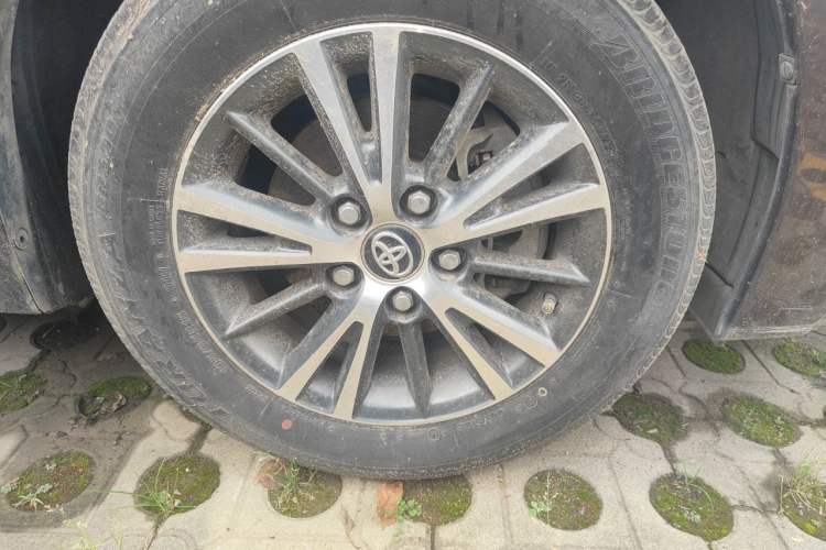 Used Toyota Levin 2017 Revised Dual-Engine 1.8H GS E-CVT Elite Sunroof Version China V Standard Right Front Wheel Hub