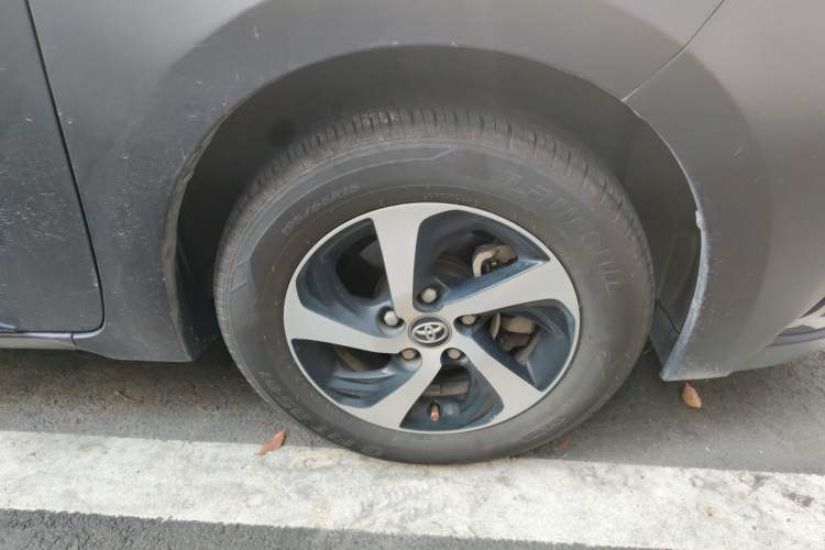 Used Toyota Levin 2017 Revised Dual-Engine 1.8H GS E-CVT Elite Sunroof Version China V Standard Right Front Wheel Hub