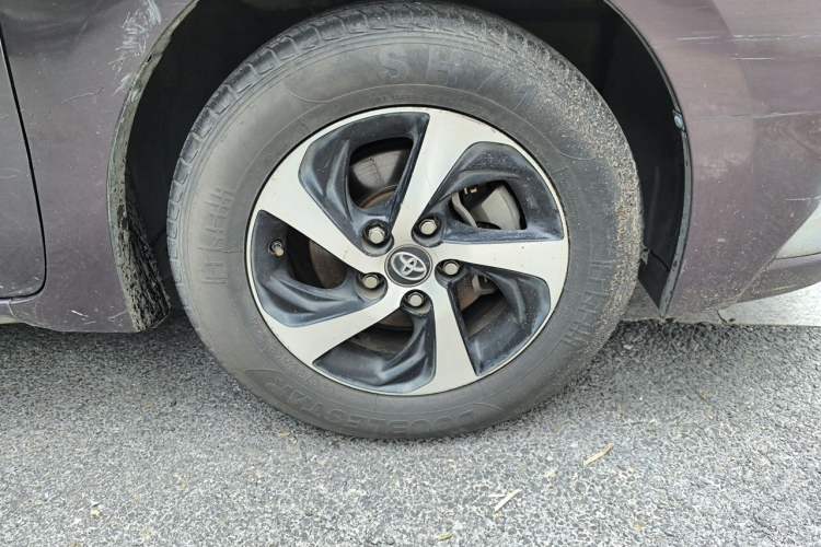 Used Toyota Levin 2017 Revised Dual-Engine 1.8H GS E-CVT Elite Sunroof Version China V Standard Right Front Wheel Hub