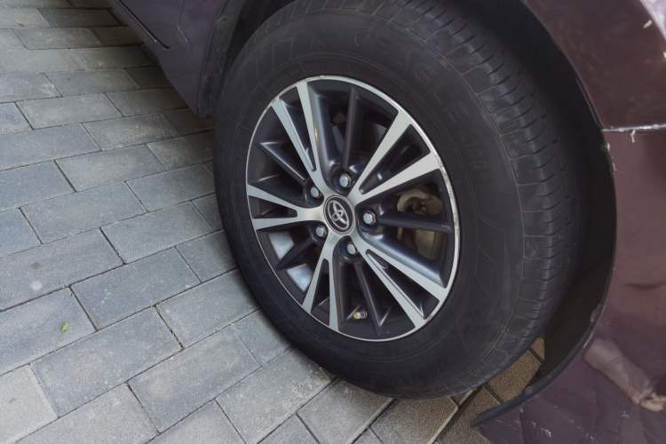 Used Toyota Levin 2017 Revised Dual-Engine 1.8H GS E-CVT Elite Sunroof Version China V Standard Right Front Wheel Hub