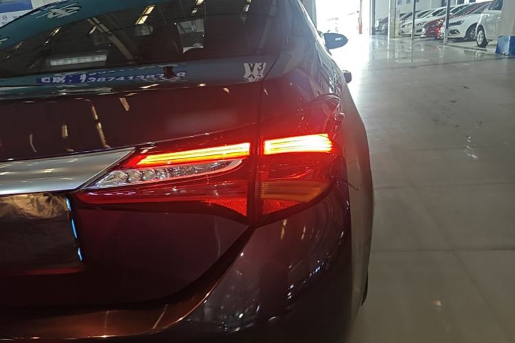 Used Toyota Levin 2017 Revised Dual-Engine 1.8H GS E-CVT Elite Sunroof Version China VI Standard Right Rear Taillight
