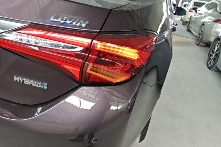 Used Toyota Levin 2017 Revised Dual-Engine 1.8H GS E-CVT Elite Sunroof Version China V Standard Right Rear Taillight