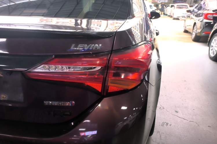 Used Toyota Levin 2017 Revised Dual-Engine 1.8H GS E-CVT Elite Sunroof Version China V Standard Right Rear Taillight