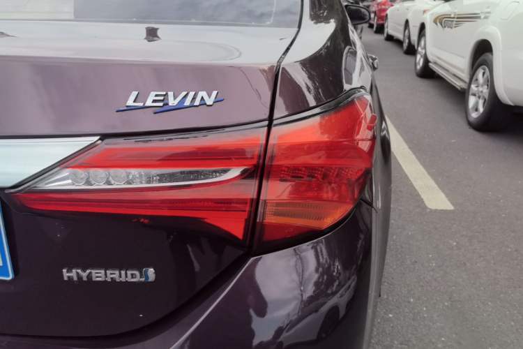 Used Toyota Levin 2017 Revised Dual-Engine 1.8H GS E-CVT Elite Sunroof Version China V Standard Right Rear Taillight