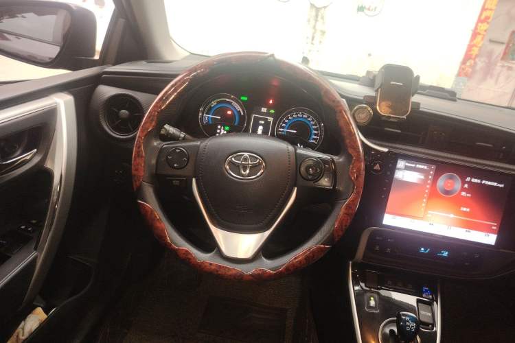 Used Toyota Levin 2017 Revised Dual-Engine 1.8H GS E-CVT Elite Sunroof Version China V Standard Steering Wheel