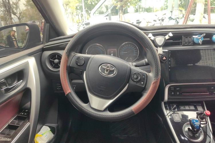 Used Toyota Levin 2017 Revised Dual-Engine 1.8H GS E-CVT Elite Sunroof Version China V Standard Steering Wheel