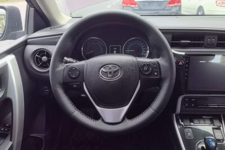 Used Toyota Levin 2017 Revised Dual-Engine 1.8H GS E-CVT Elite Sunroof Version China V Standard Steering Wheel