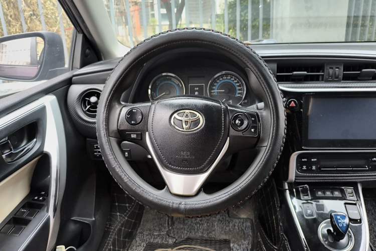 Used Toyota Levin 2017 Revised Dual-Engine 1.8H GS E-CVT Elite Sunroof Version China V Standard Steering Wheel