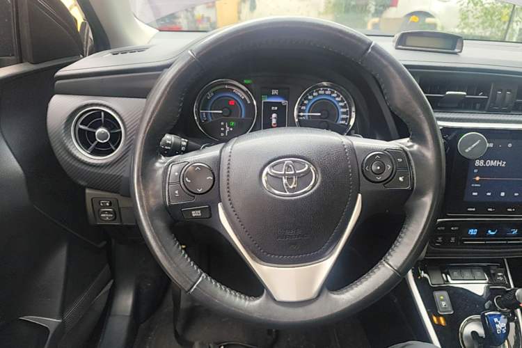Used Toyota Levin 2017 Revised Dual-Engine 1.8H GS-L E-CVT Leading Edition China V Standard Steering Wheel
