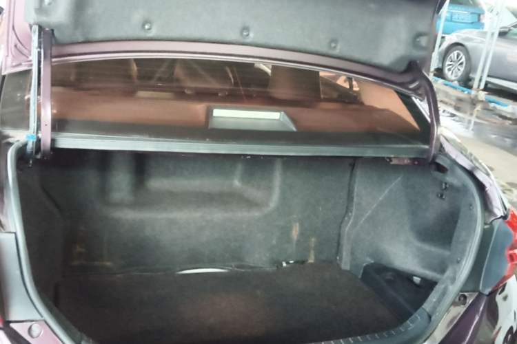 Used Toyota Levin 2017 Revised Dual-Engine 1.8H GS E-CVT Elite Sunroof Version China V Standard Trunk