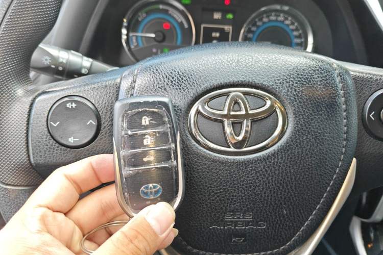 Used Toyota Levin 2017 Revised Dual-Engine 1.8H GS E-CVT Elite Sunroof Version China V Standard Vehicle Key