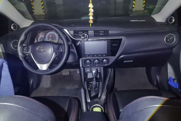 Used Toyota Levin 2017 Revised Version 185T CVT Leading Edition China VI Standard Center Console