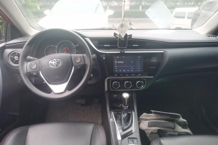 Used Toyota Levin 2017 Revised 185T CVT Elite Edition China V Standard Center Console