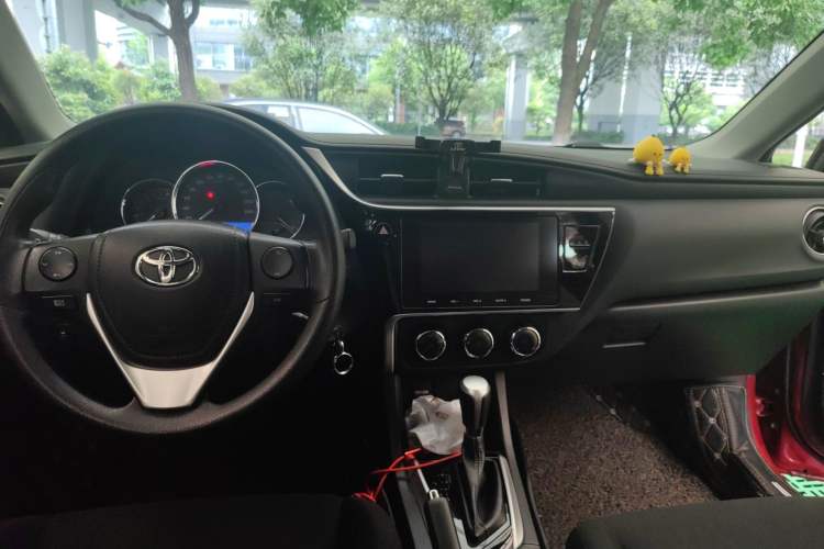 Used Toyota Levin 2017 Revised Version 185T CVT Elite Edition China VI Standard Center Console