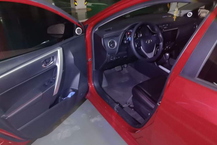 Used Toyota Levin 2017 Revised Version 185T CVT Leading Edition China VI Standard Driver Seat