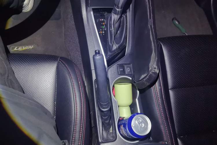 Used Toyota Levin 2017 Revised Version 185T CVT Leading Edition China VI Standard Gear Lever
