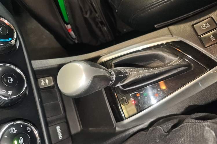 Used Toyota Levin 2017 Revised 185T CVT Elite Edition China V Standard Gear Lever