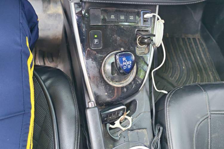 Used Toyota Levin 2017 Revised Dual-Engine 1.8H GS E-CVT Elite Sunroof Version China V Standard Gear Lever