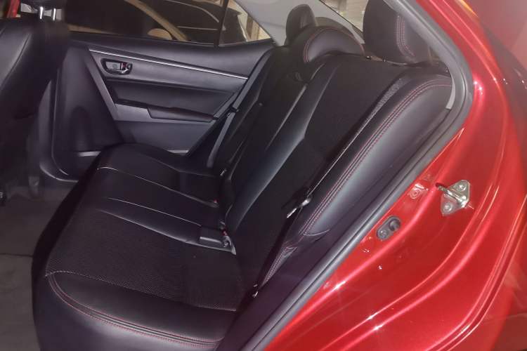 Used Toyota Levin 2017 Revised Version 185T CVT Leading Edition China VI Standard Left Rear Seat