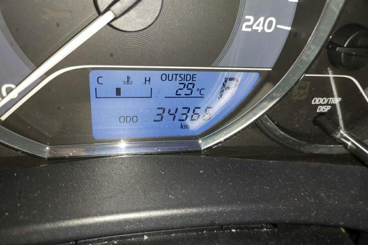 Used Toyota Levin 2017 Revised Version 185T CVT Elite Edition China VI Standard Odometer Close Up