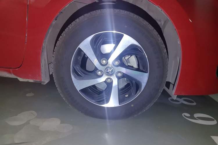 Used Toyota Levin 2017 Revised Version 185T CVT Leading Edition China VI Standard Right Front Wheel Hub