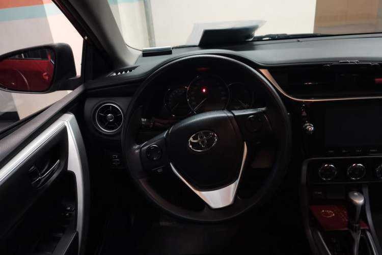 Used Toyota Levin 2017 Revised 185T CVT Leading Edition China V Standard Steering Wheel