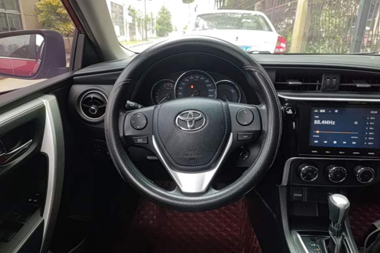 Used Toyota Levin 2017 Revised 185T CVT Elite Edition China V Standard Steering Wheel