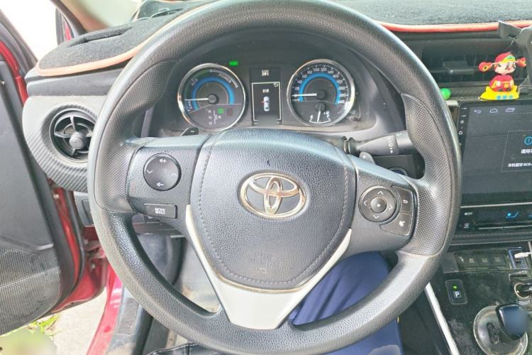 Used Toyota Levin 2017 Revised Dual-Engine 1.8H GS E-CVT Elite Sunroof Version China V Standard Steering Wheel