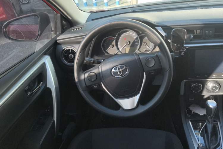 Used Toyota Levin 2017 Revised 185T CVT Elite Edition China V Standard Steering Wheel