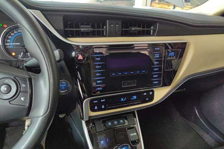 Used Toyota Levin 2017 Revised Dual-Engine 1.8H GS E-CVT Elite Sunroof Version China V Standard Audio And AC Panel