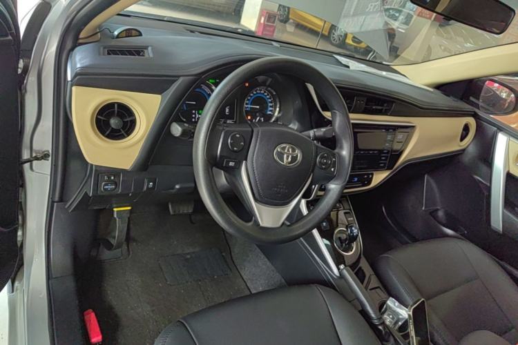 Used Toyota Levin 2017 Revised Dual-Engine 1.8H GS E-CVT Elite Sunroof Version China V Standard Center Console