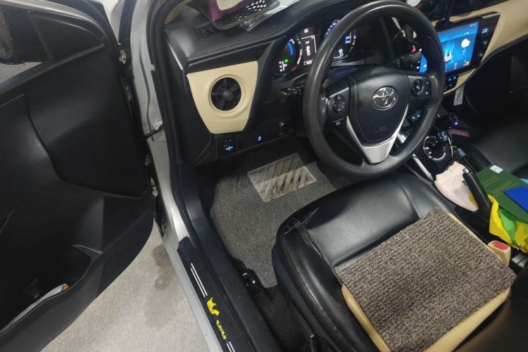 Used Toyota Levin 2017 Revised Dual-Engine 1.8H GS E-CVT Elite Sunroof Version China V Standard Driver Seat