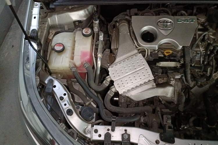 Used Toyota Levin 2017 Revised Version 185T CVT New Sharp Edition China VI Standard Engine Bay Right