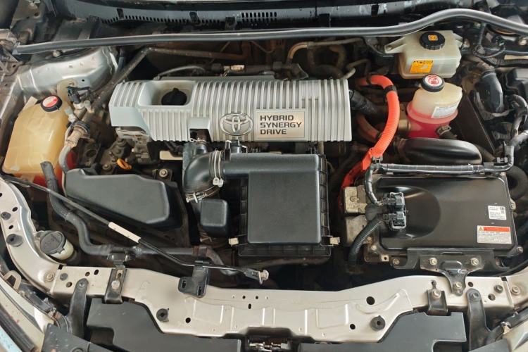 Used Toyota Levin 2017 Revised Dual-Engine 1.8H GS E-CVT Elite Sunroof Version China V Standard Engine Bay