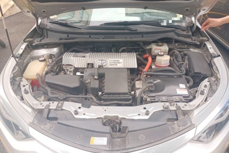 Used Toyota Levin 2017 Revised Dual-Engine 1.8H GS E-CVT Elite Sunroof Version China VI Standard Engine Bay