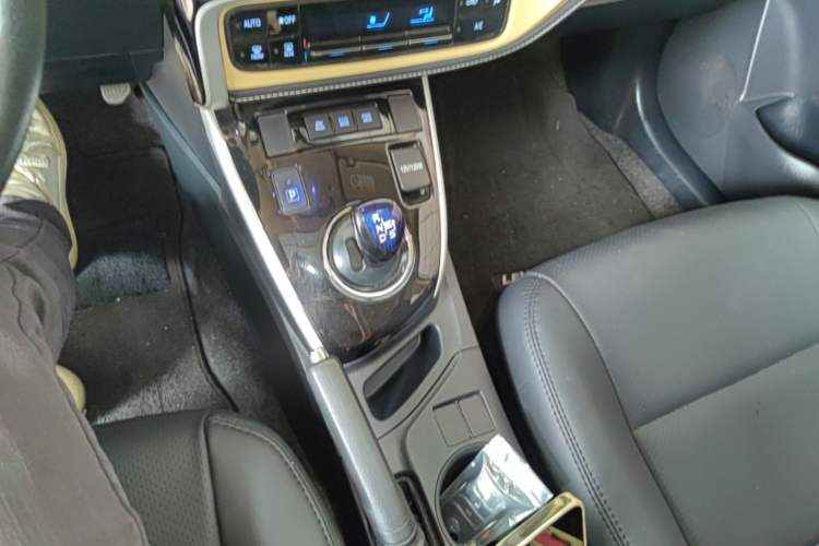 Used Toyota Levin 2017 Revised Dual-Engine 1.8H GS E-CVT Elite Sunroof Version China V Standard Gear Lever